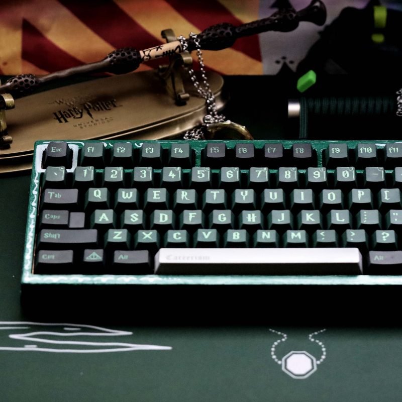 Slytherin Harry Potter Keycaps Set in Hogwarts Green and Grey