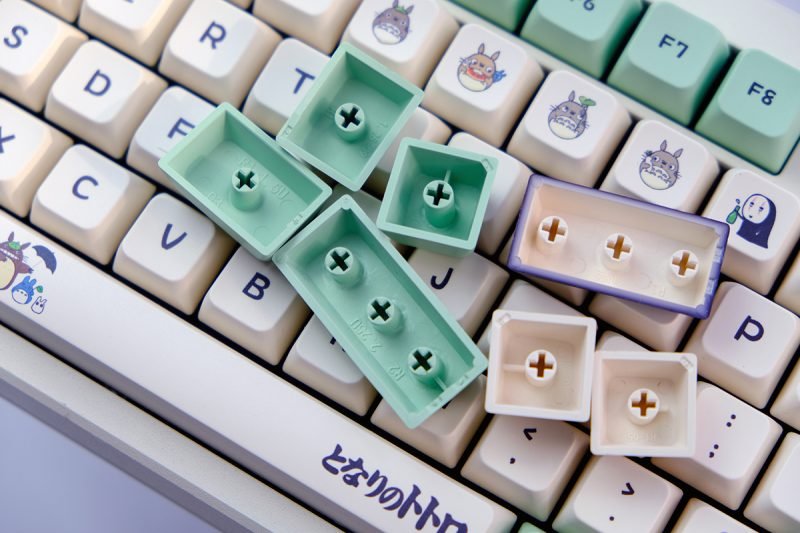 Green Keycaps with White My Neighbor Totoro Anime Illustrations
