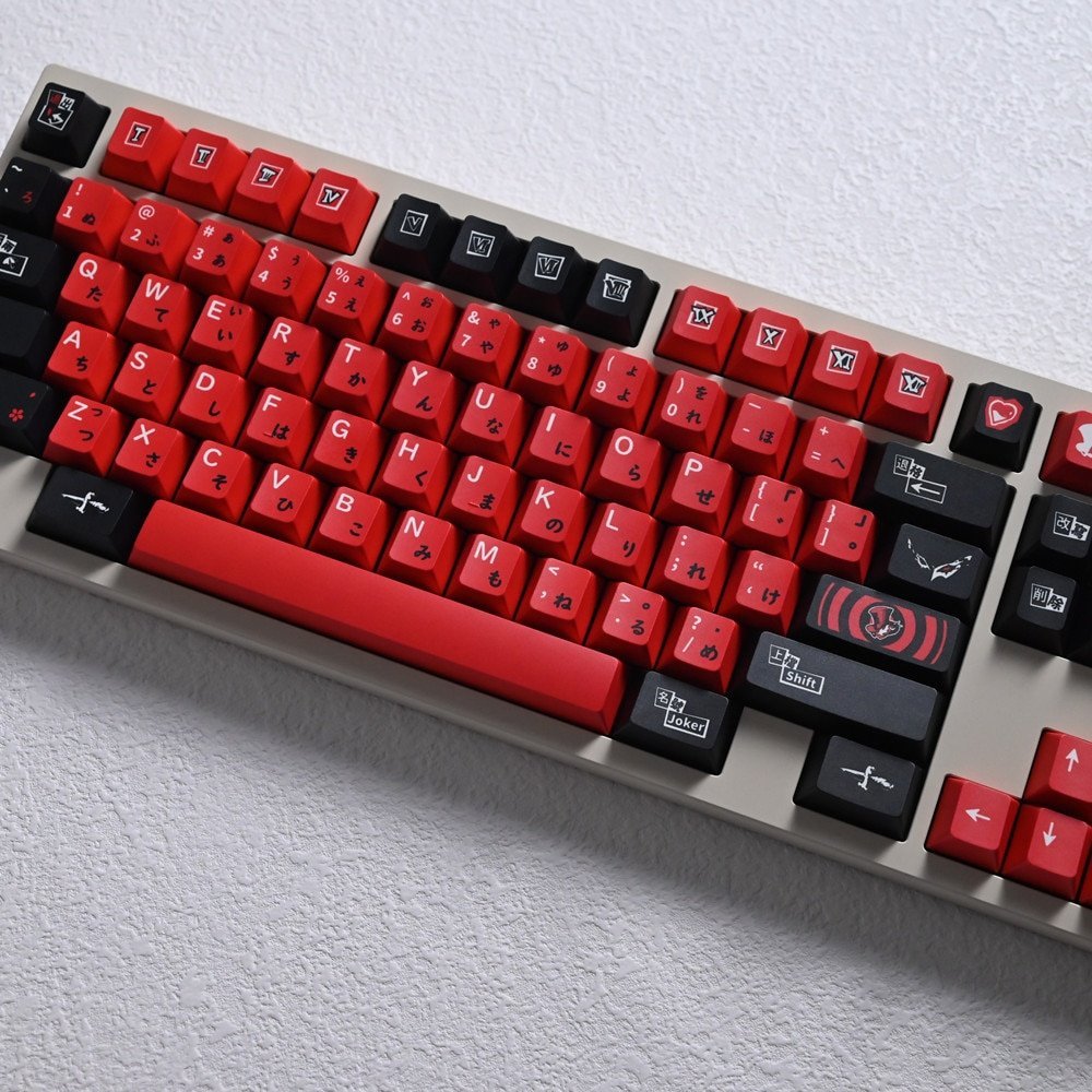 Complete mechanical keyboard build with Persona 5 red and black keycaps installed