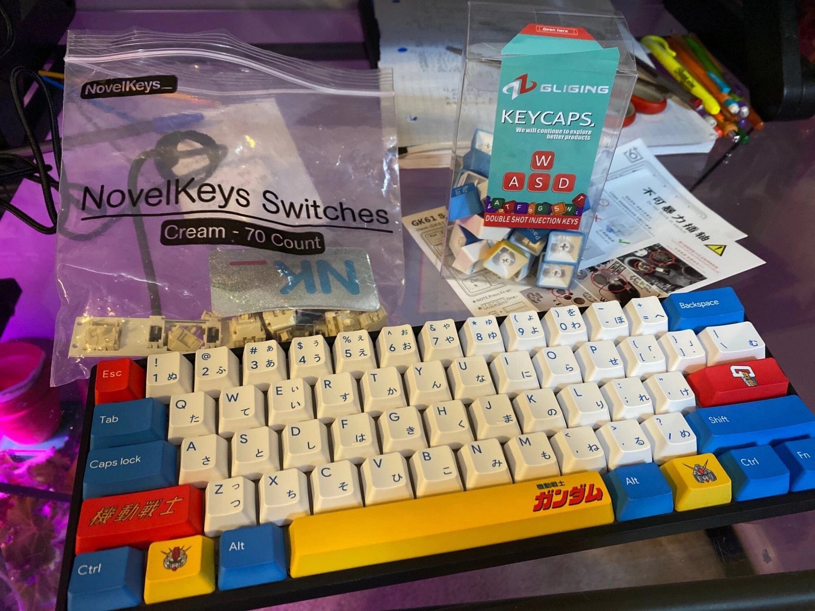 RX-78-2 Gundam keycaps featuring Federation blue and yellow colour scheme with Japanese sub-legends